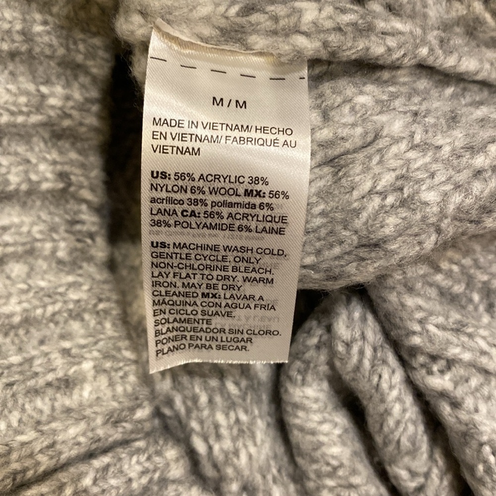 WHBM OMBRÉ cable knitted chunky gray sweater size Medium - Picture 8 of 10